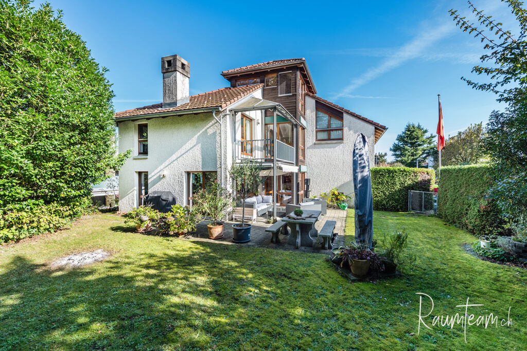 Haus Garten Rückseite Einfamilienhaus Sonne Himmel