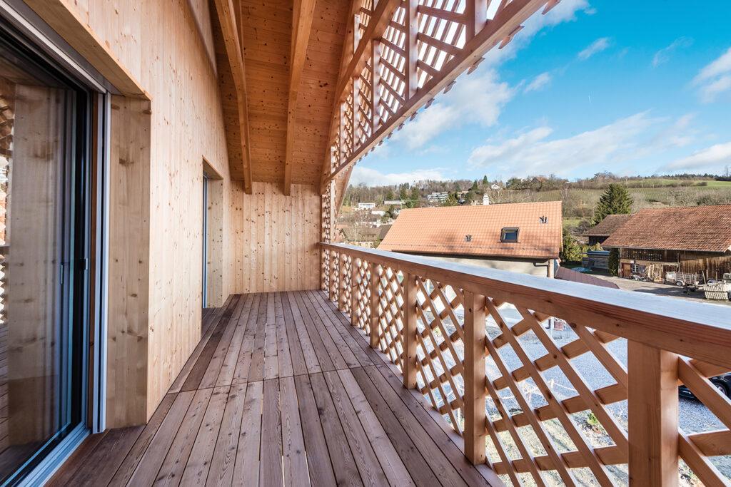 Balkon Holz Aussicht blauer Himmel