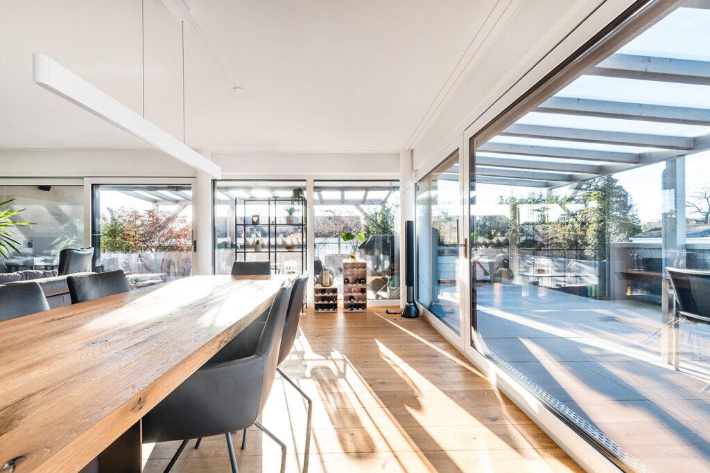 Esszimmer Wohnung Stühle Esstisch Aussicht Licht hell